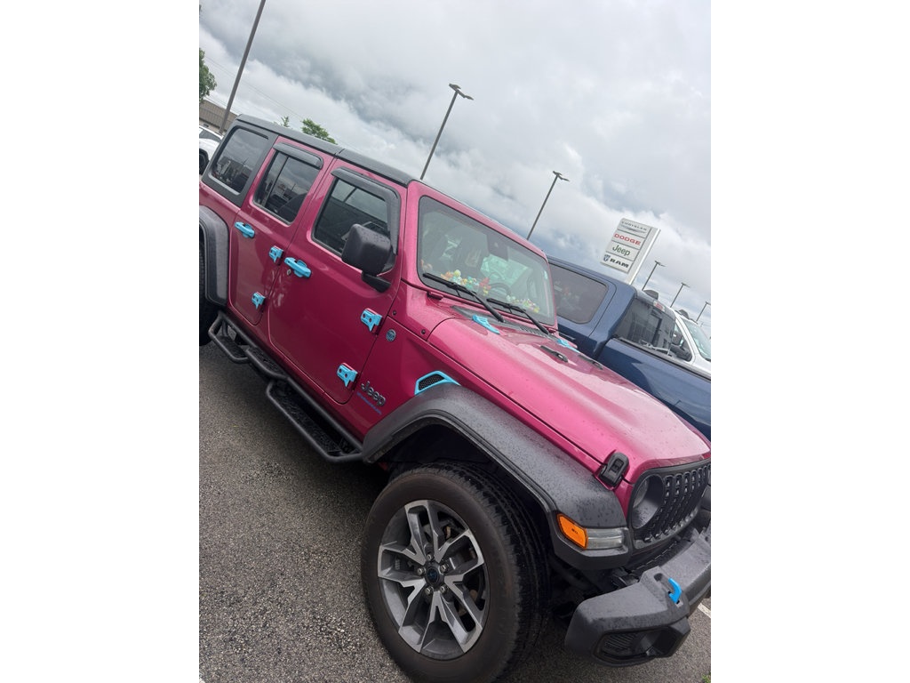 Used 2024 Jeep Wrangler Unlimited AWD/4WD image 3