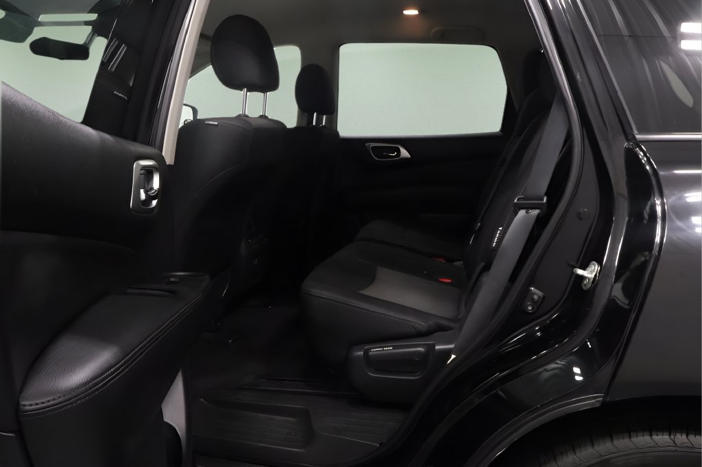 Used 2020 Nissan Pathfinder S AWD/4WD image 14