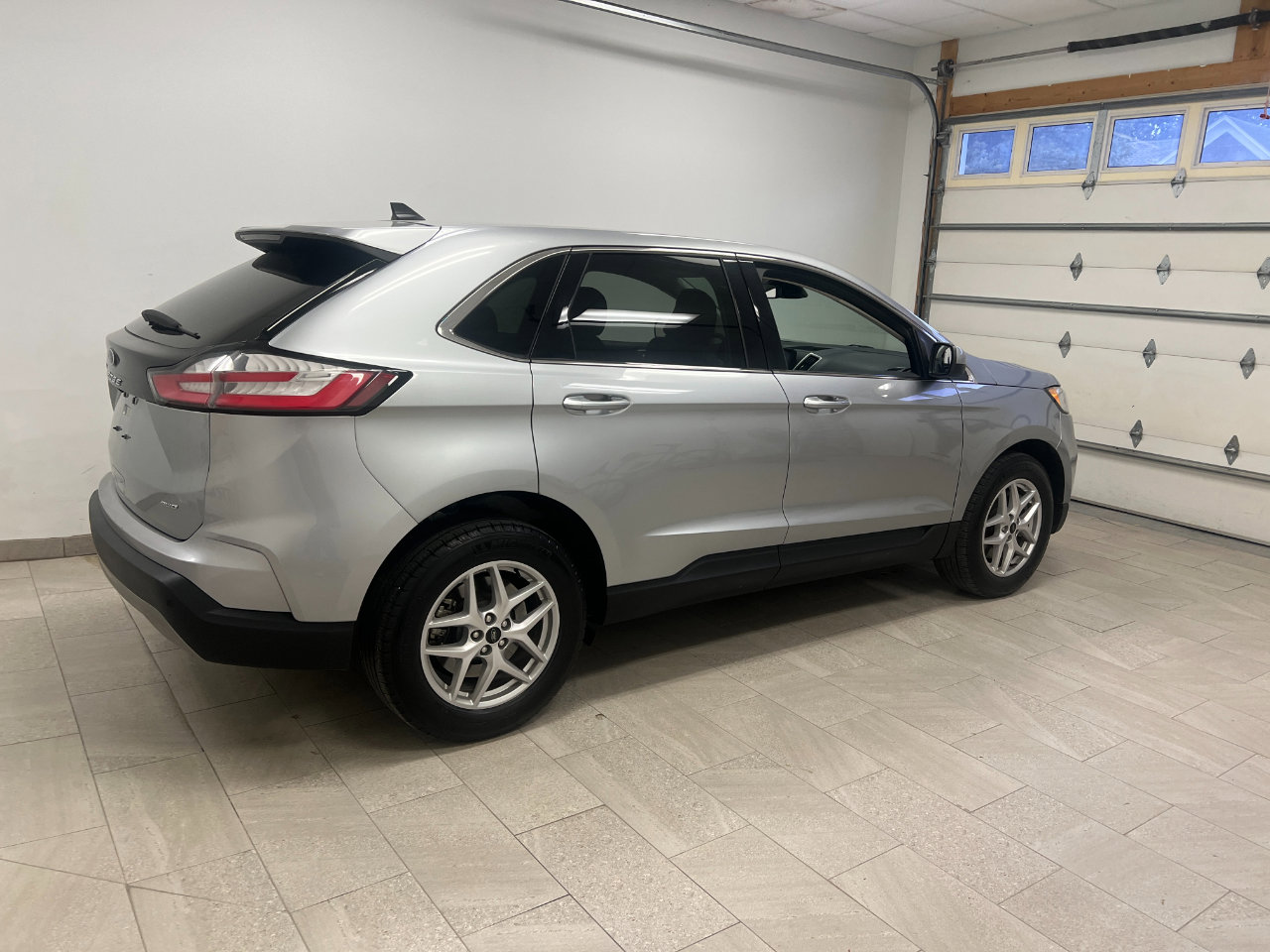 Used 2024 Ford Edge SEL image 11