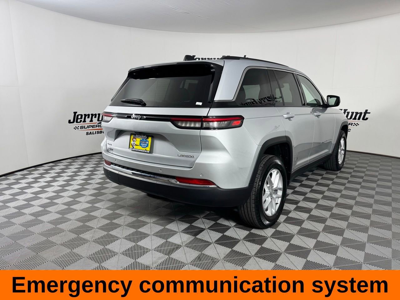 Used 2023 Jeep Grand Cherokee Laredo X image 7