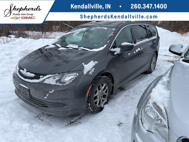 Used 2017 Chrysler Pacifica LX image 1