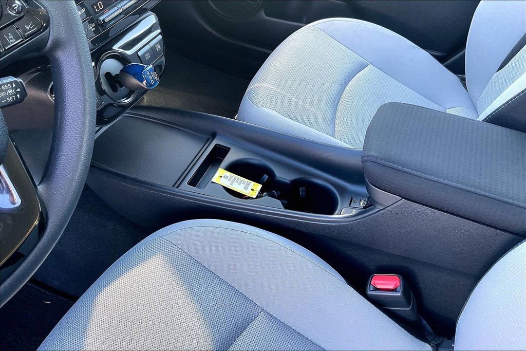 Used 2020 Toyota Prius LE image 18