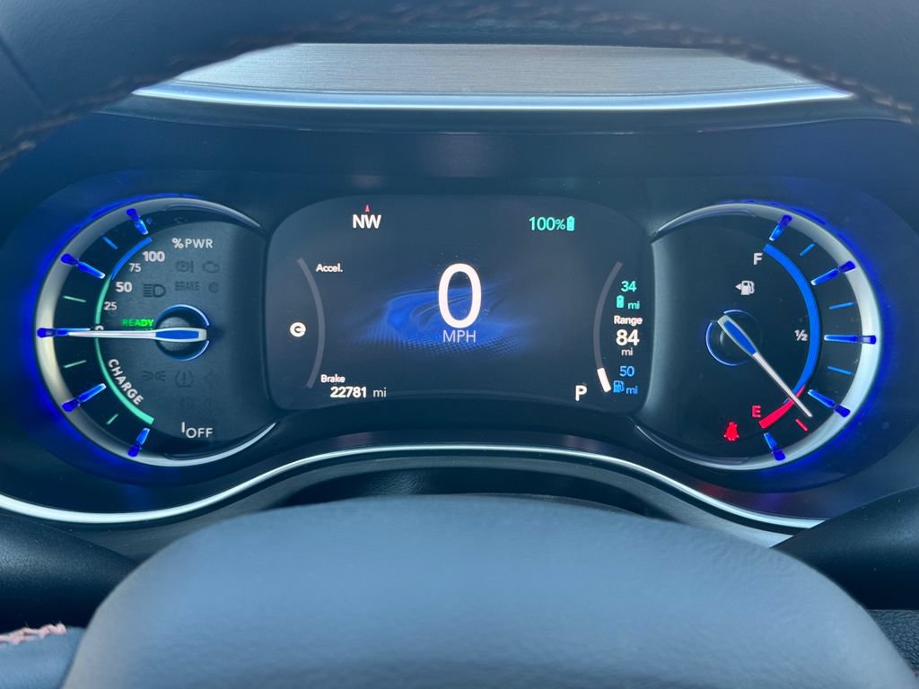 Used 2024 Chrysler Pacifica Pinnacle FWD image 23