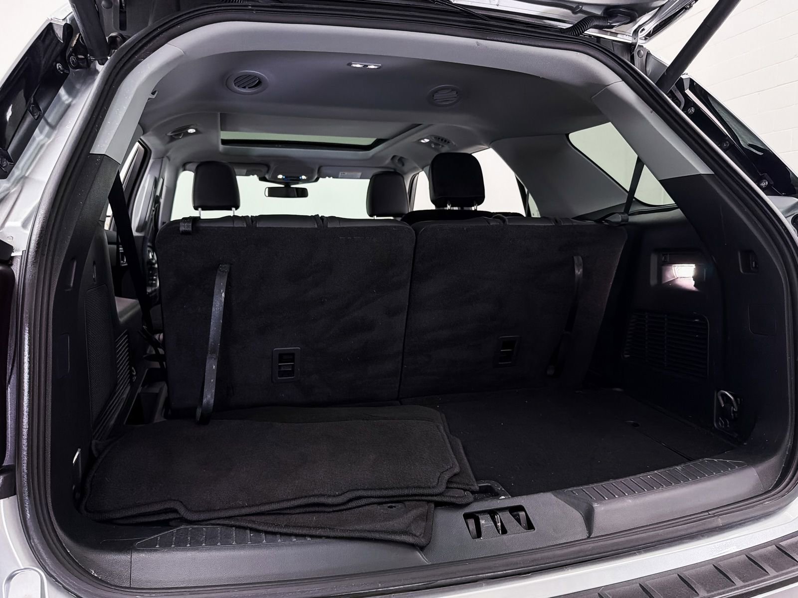 Used 2024 Ford Explorer XLT w/ Equipment Group 202A image 34