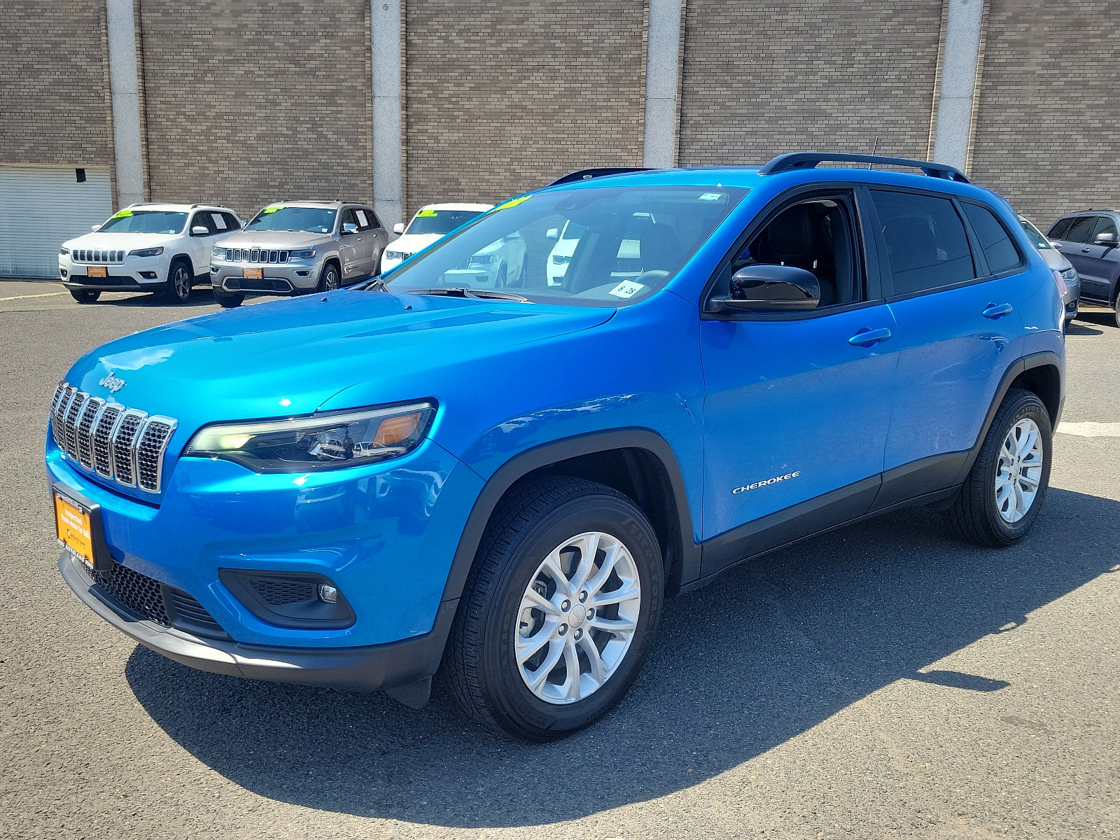 Used 2022 Jeep Cherokee Latitude Lux image 3