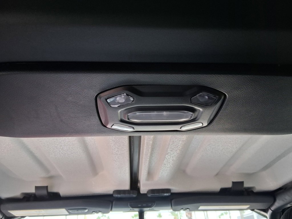 Used 2023 Jeep Gladiator Willys image 10