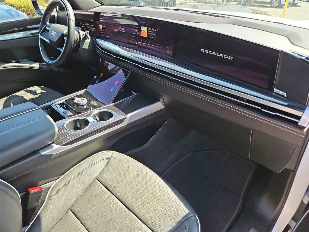 Certified 2025 Cadillac Escalade Sport w/ LPO, ONYX Package image 32