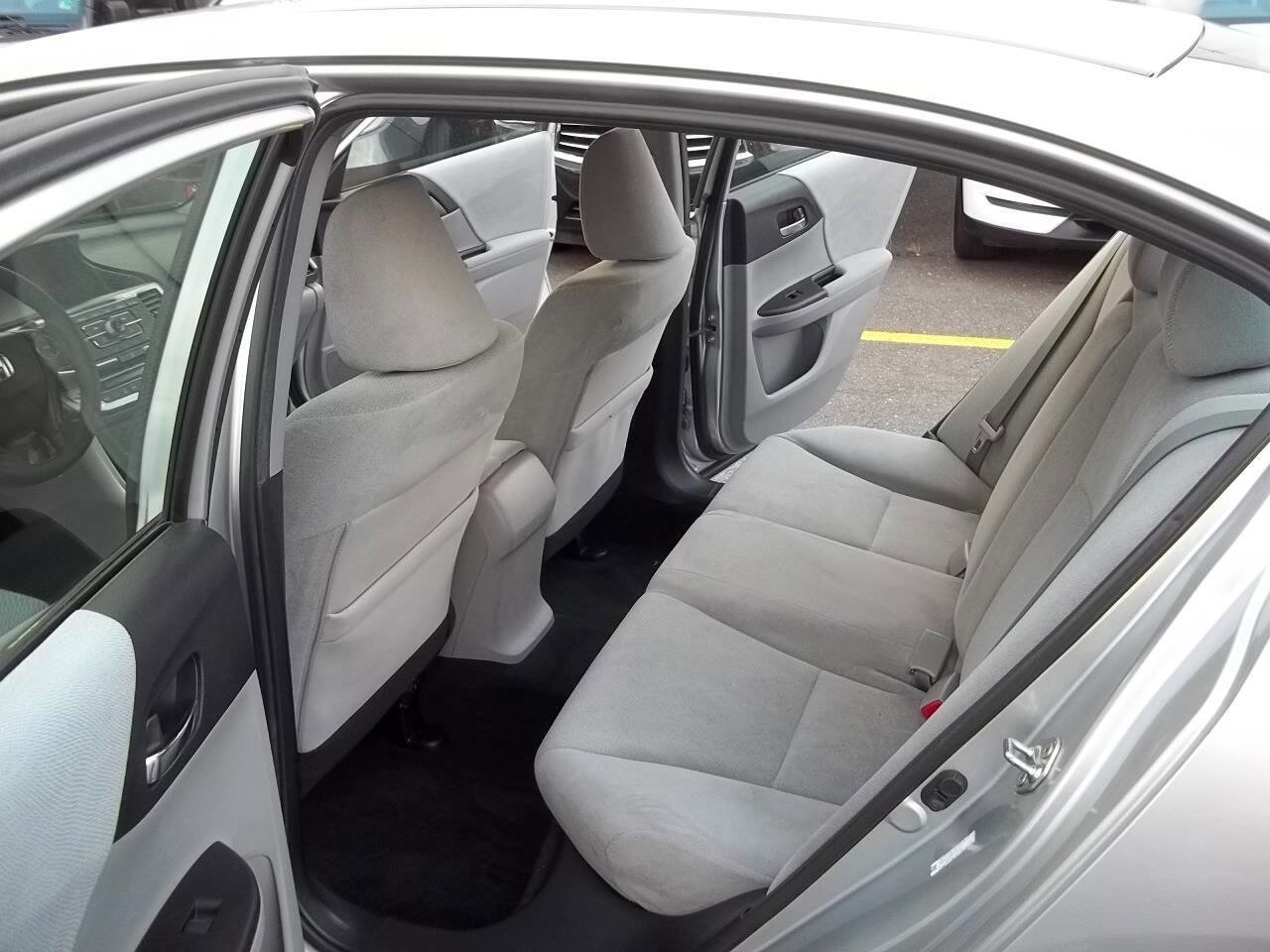 Used 2013 Honda Accord LX image 9