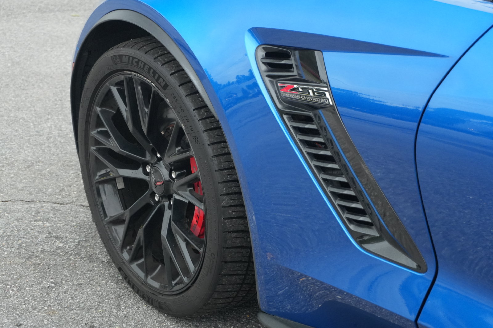 Used 2016 Chevrolet Corvette Z06 w/ 2LZ Preferred Equipment Group RWD image 9