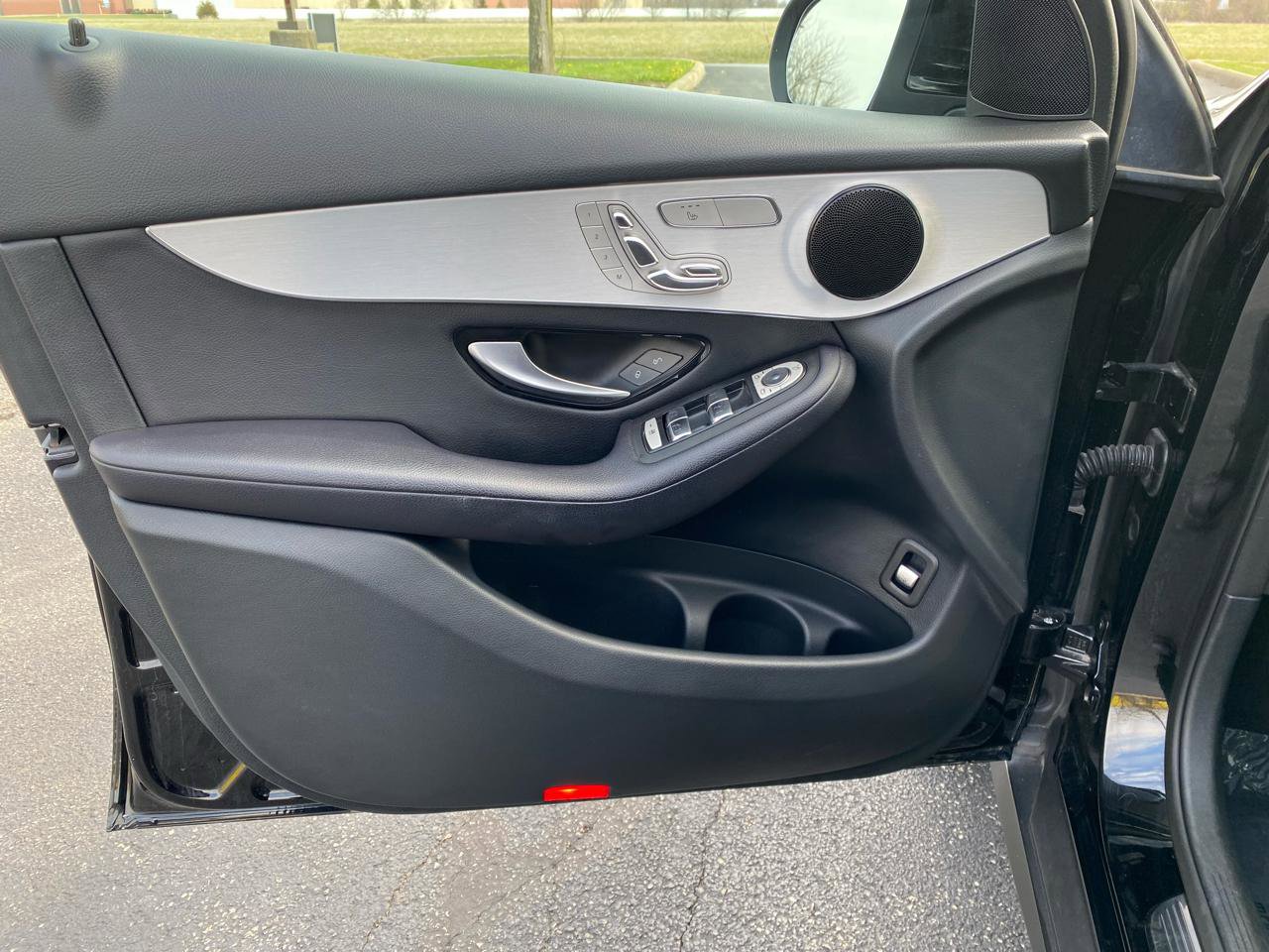 Used 2019 Mercedes-Benz GLC 300 4MATIC w/ Premium Package image 11