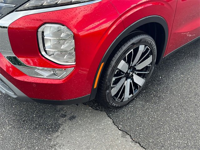New 2025 Mitsubishi Outlander SE image 9