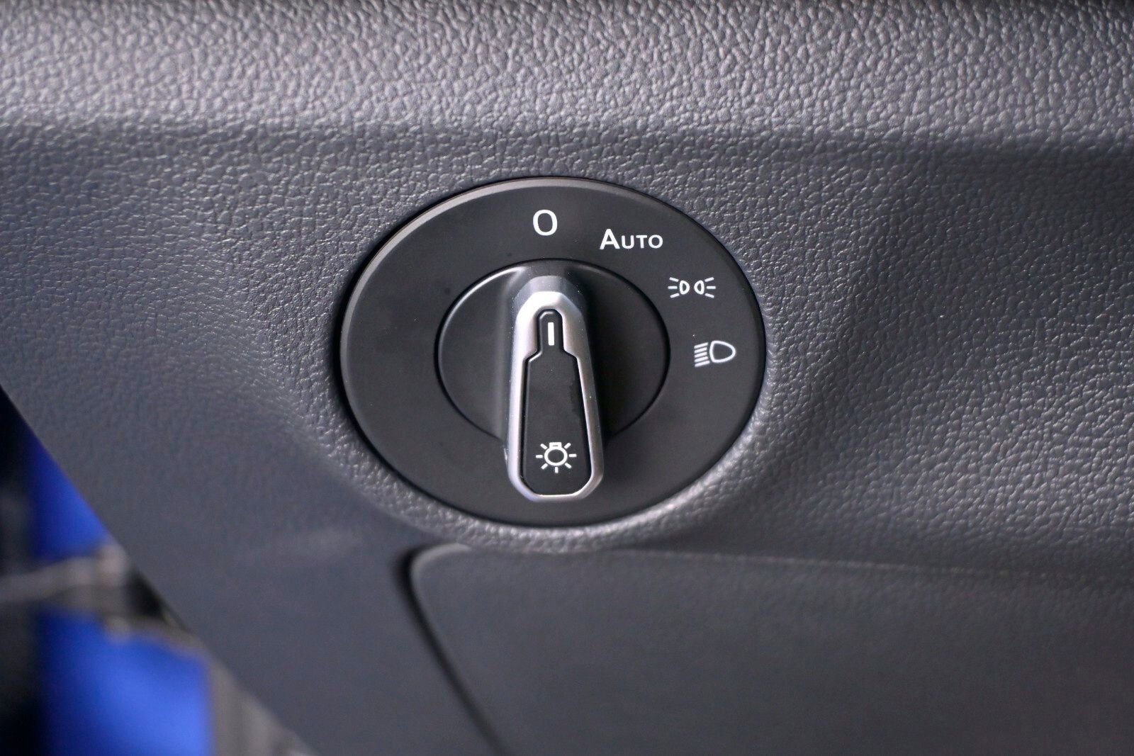 Used 2024 Volkswagen Jetta SE w/ Panoramic Sunroof Package image 11