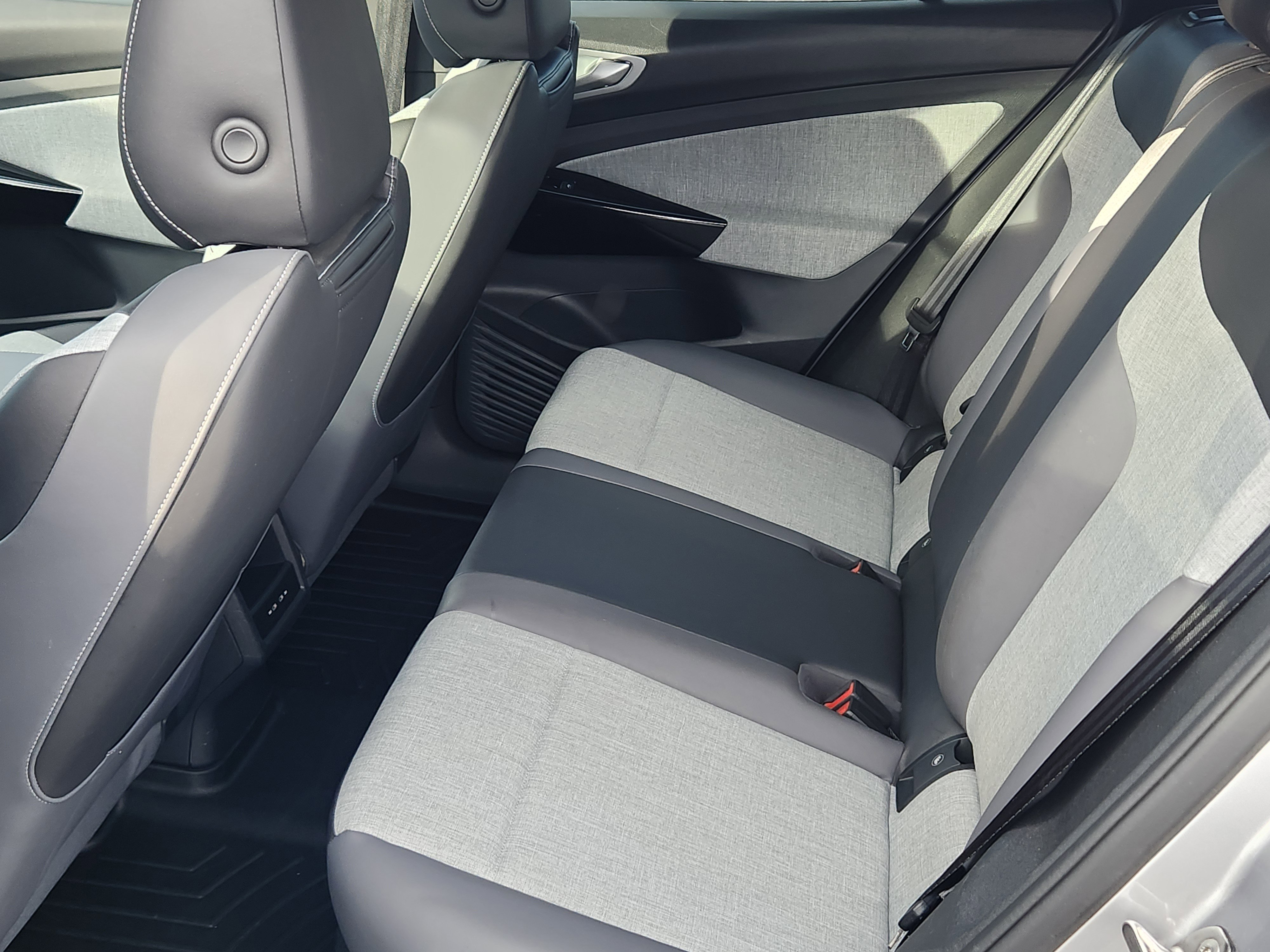 Used 2023 Volkswagen ID.4 Pro image 15