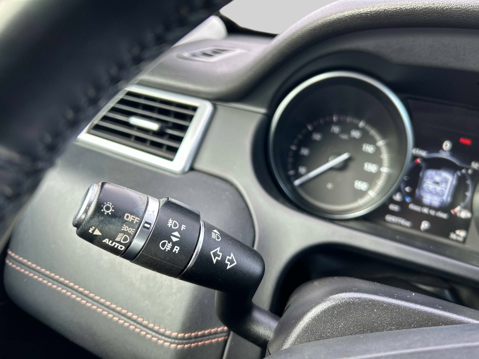 Used 2017 Land Rover Discovery Sport HSE Luxury AWD/4WD image 27