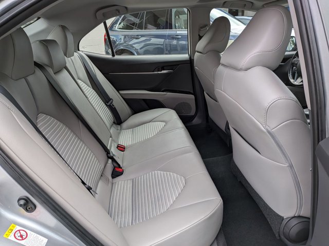 Used 2019 Toyota Camry SE FWD image 19