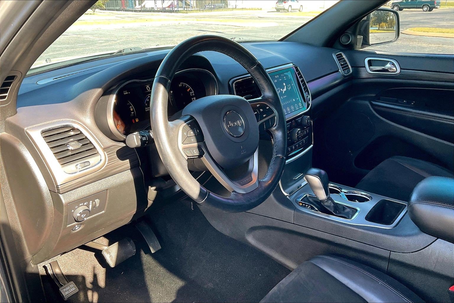 Used 2021 Jeep Grand Cherokee Laredo X image 13