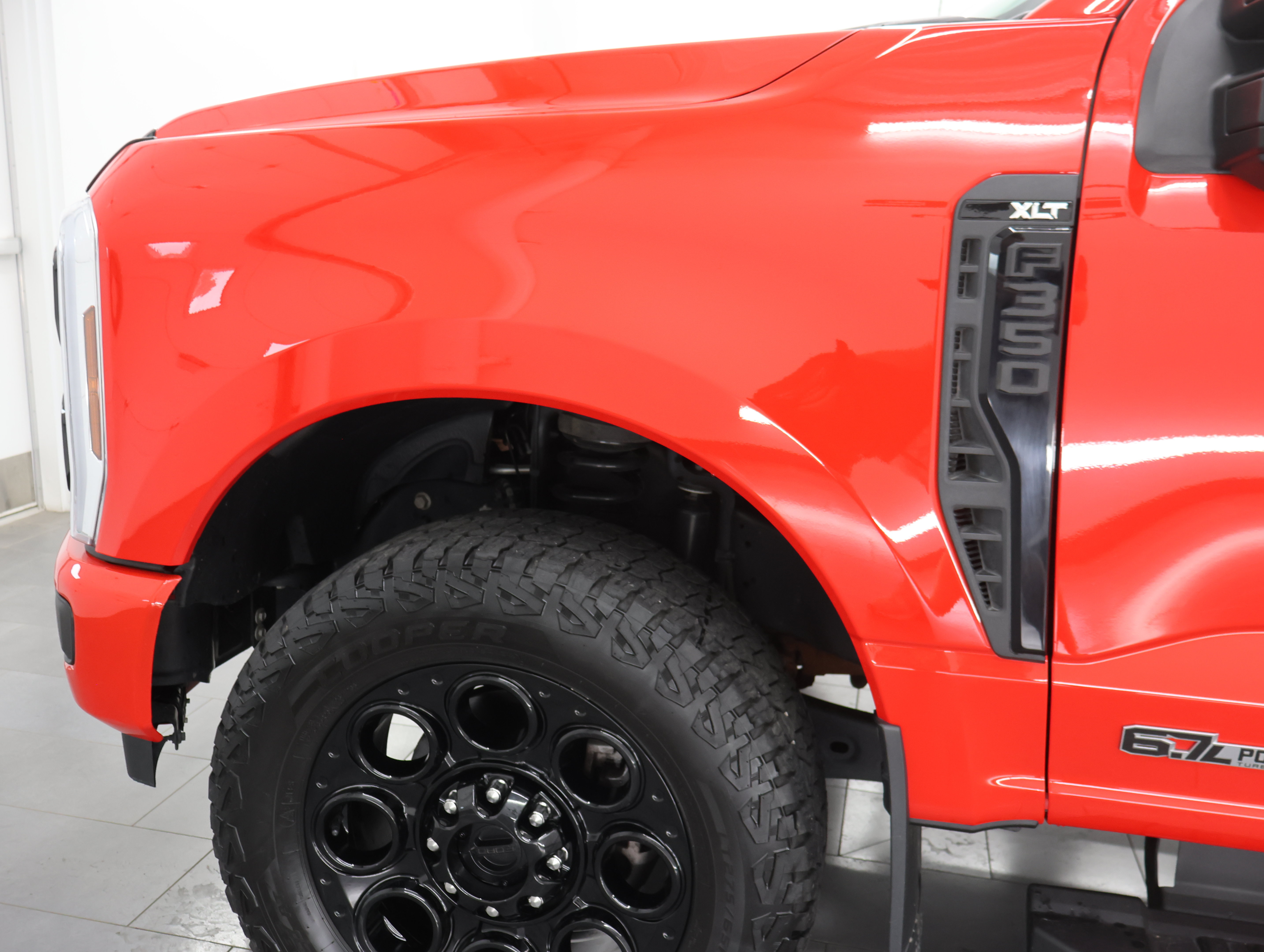 Used 2025 Ford F350 XLT w/ Black Appearance Package AWD/4WD image 36