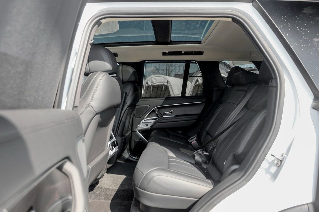 New 2025 Land Rover Range Rover SE image 16