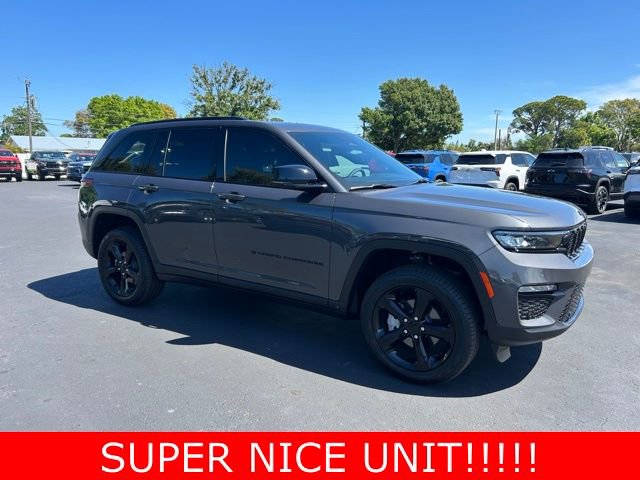 Used 2025 Jeep Grand Cherokee Limited w/ Luxury Tech Group II image 1