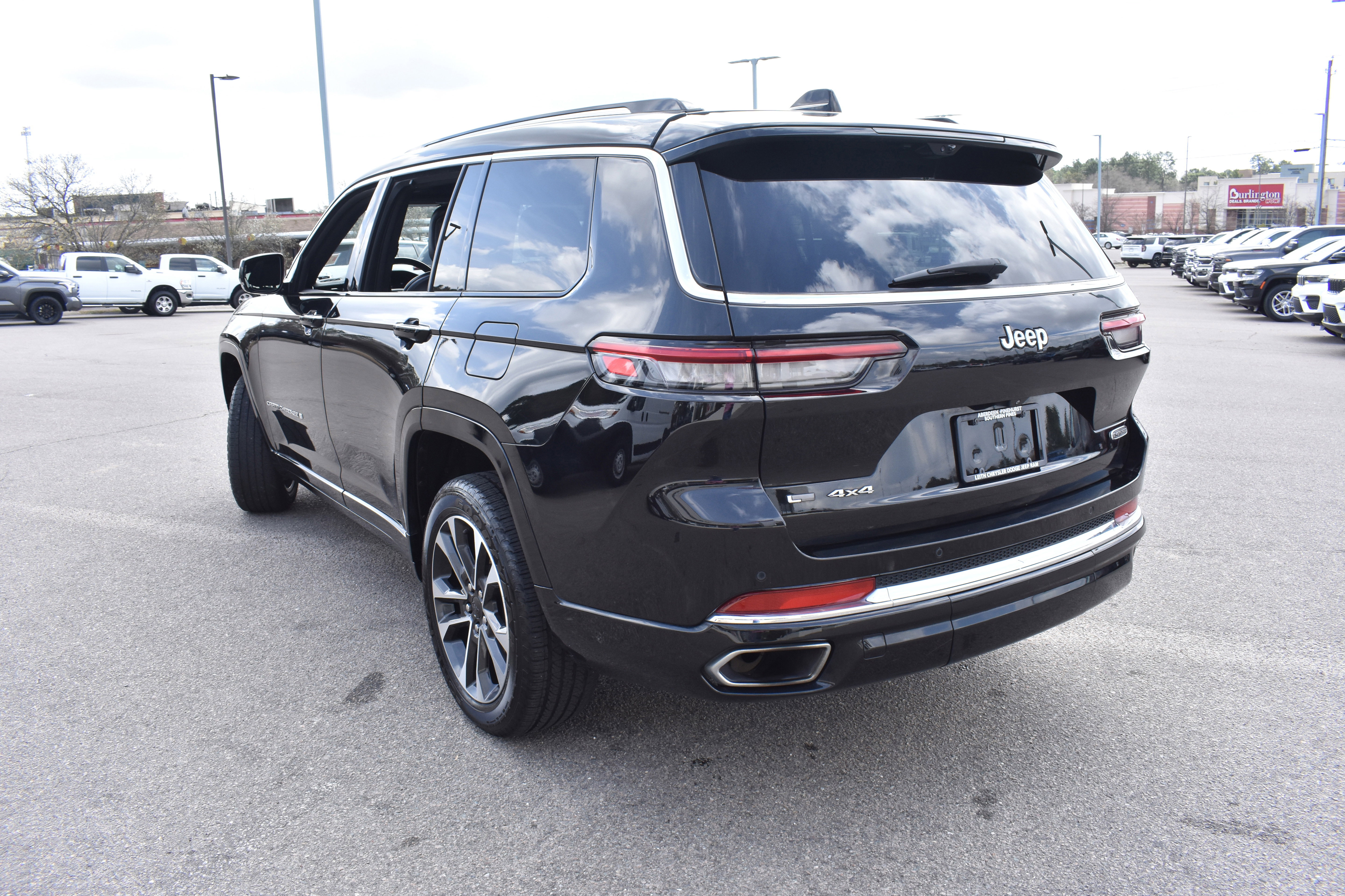 Used 2021 Jeep Grand Cherokee L Overland w/ Luxury Tech Group IV image 7