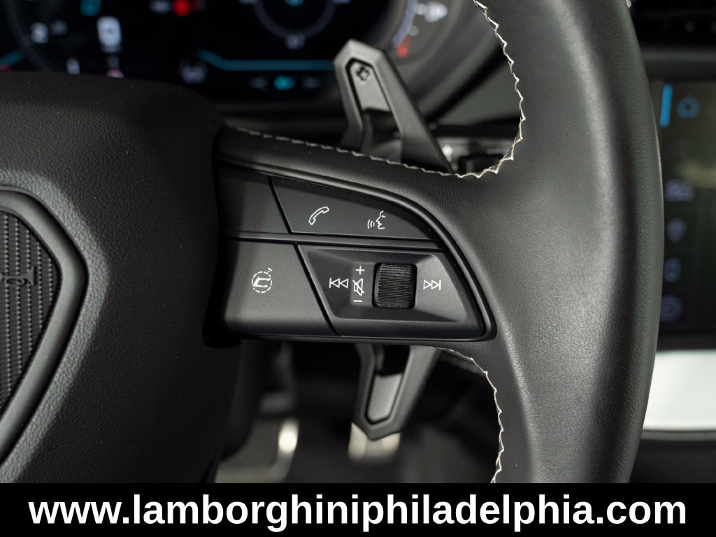 Used 2025 Lamborghini Urus SE AWD/4WD image 43