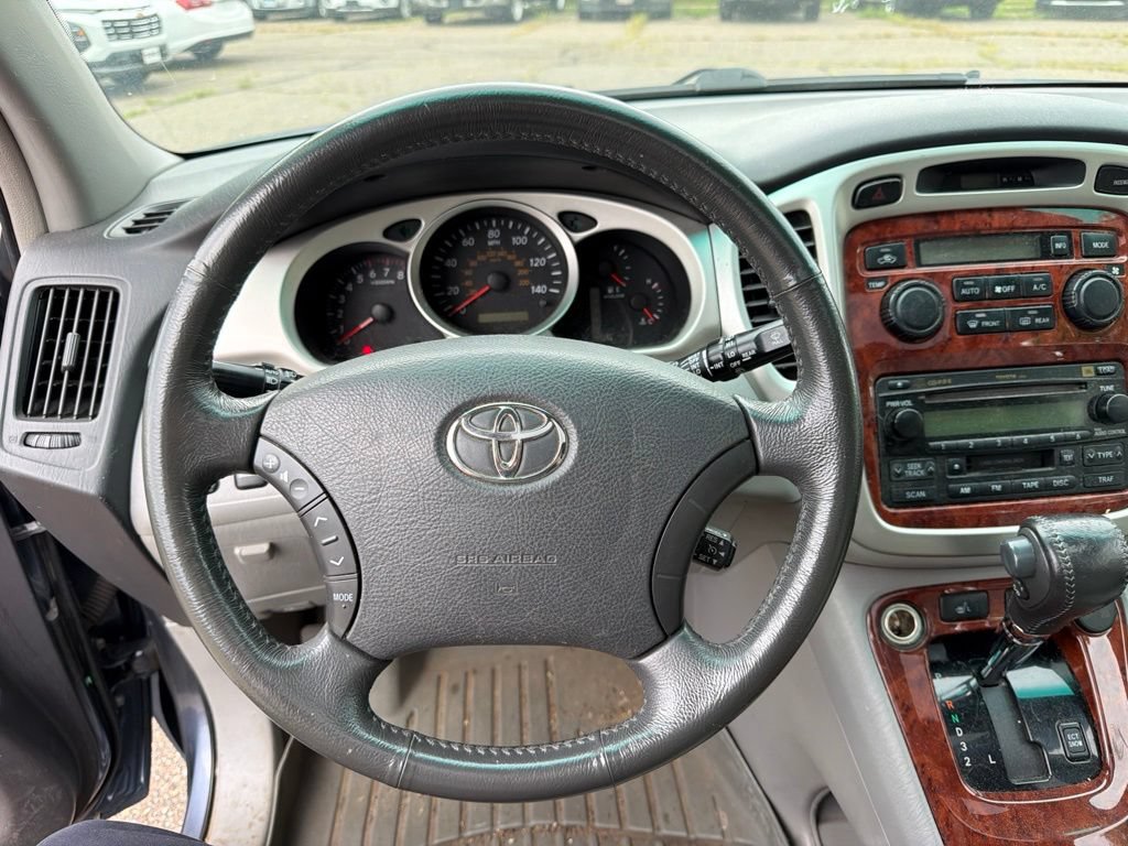 Used 2005 Toyota Highlander Limited w/ Leather Trim Pkg AWD/4WD image 13