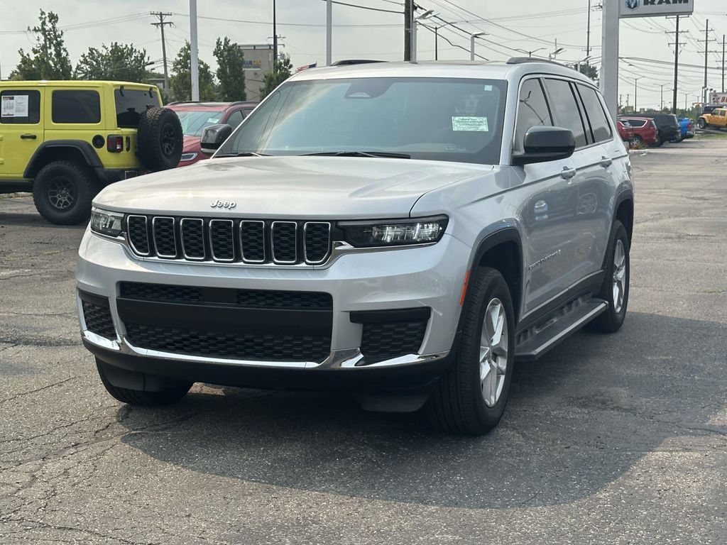 Used 2024 Jeep Grand Cherokee L Laredo w/ Luxury Tech Group I AWD/4WD image 7