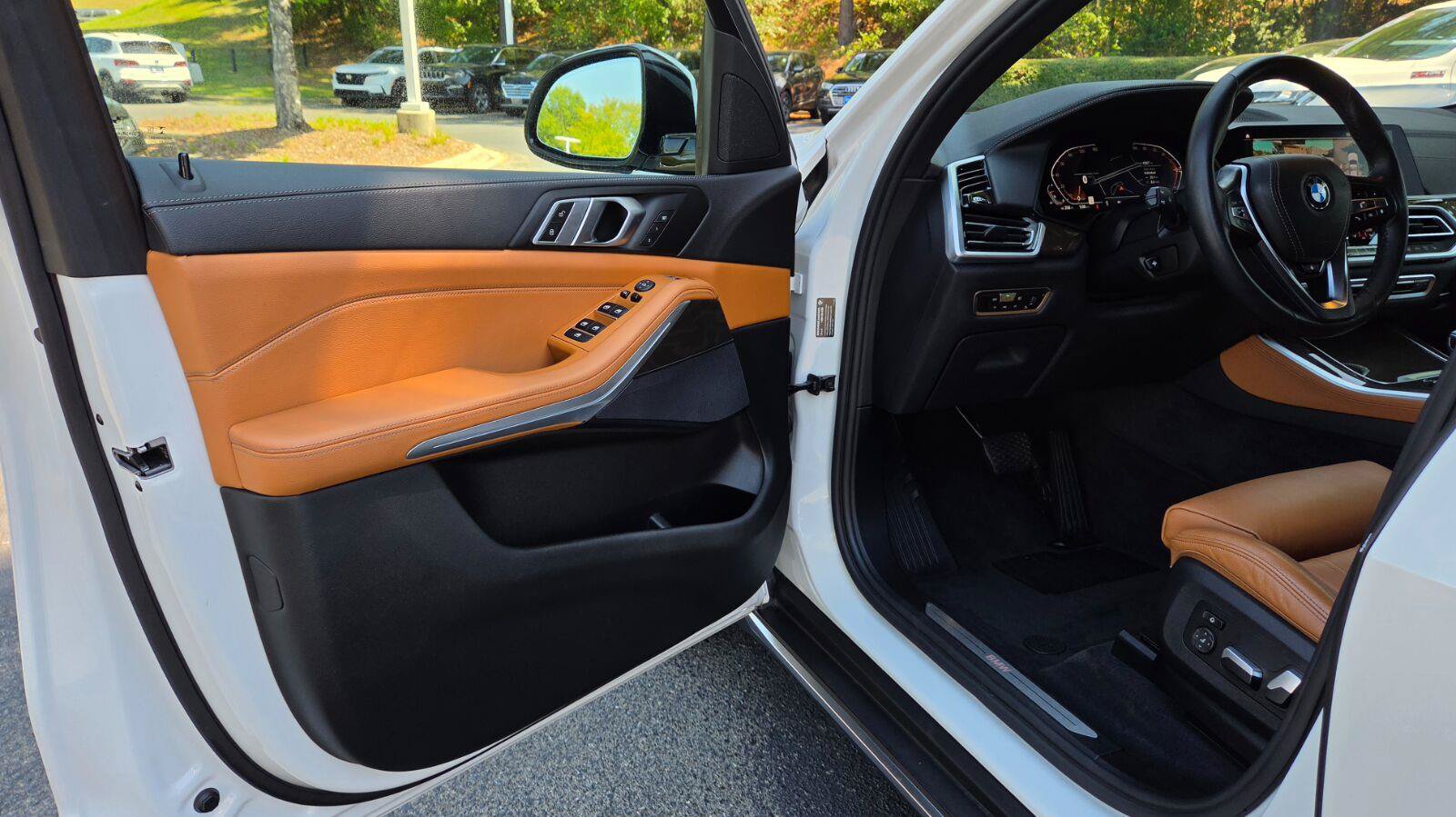 Used 2022 BMW X5 xDrive40i w/ Premium Package AWD/4WD image 18