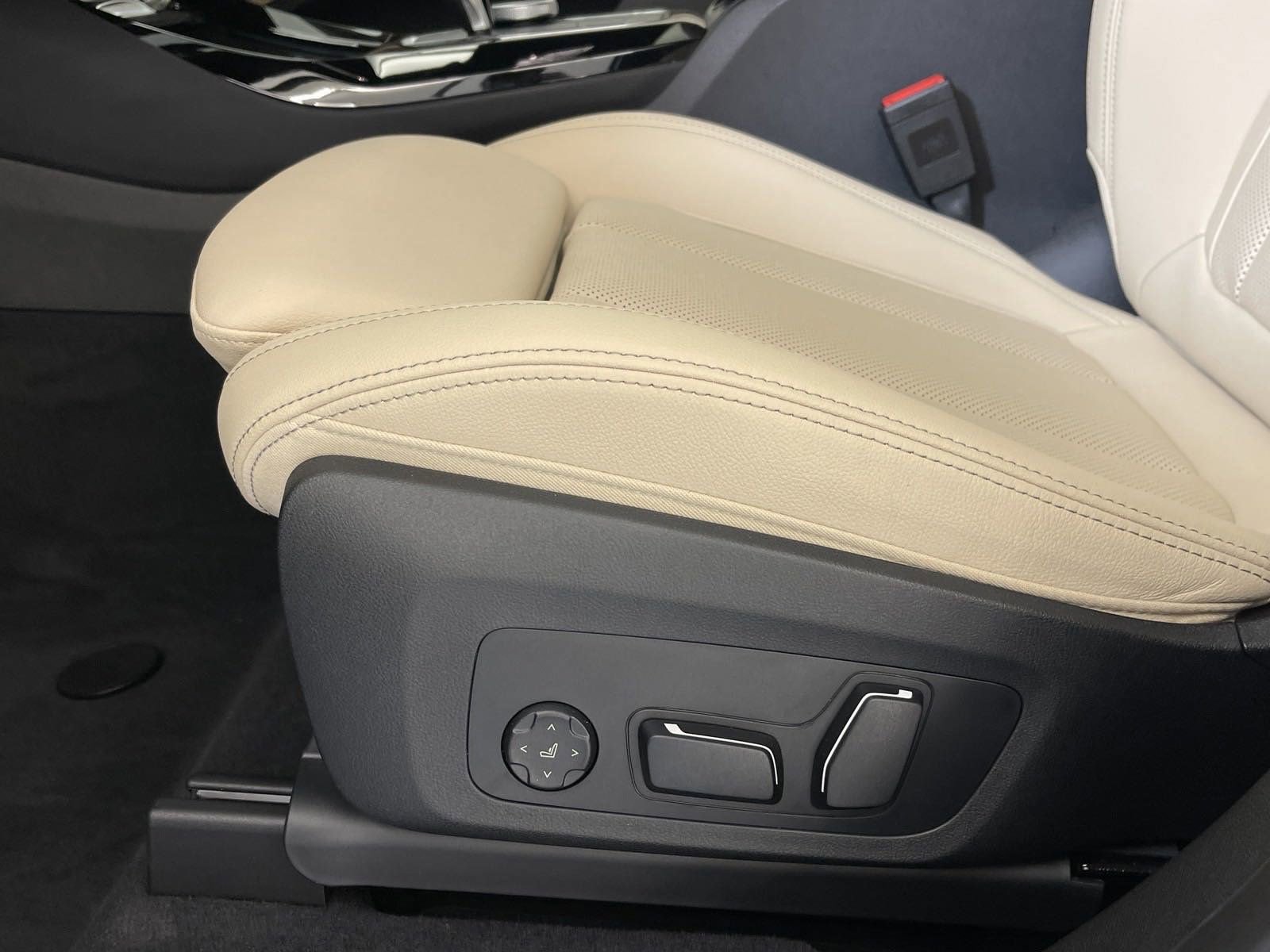 Used 2024 BMW X3 xDrive30i w/ Convenience Package w/ZPA image 13