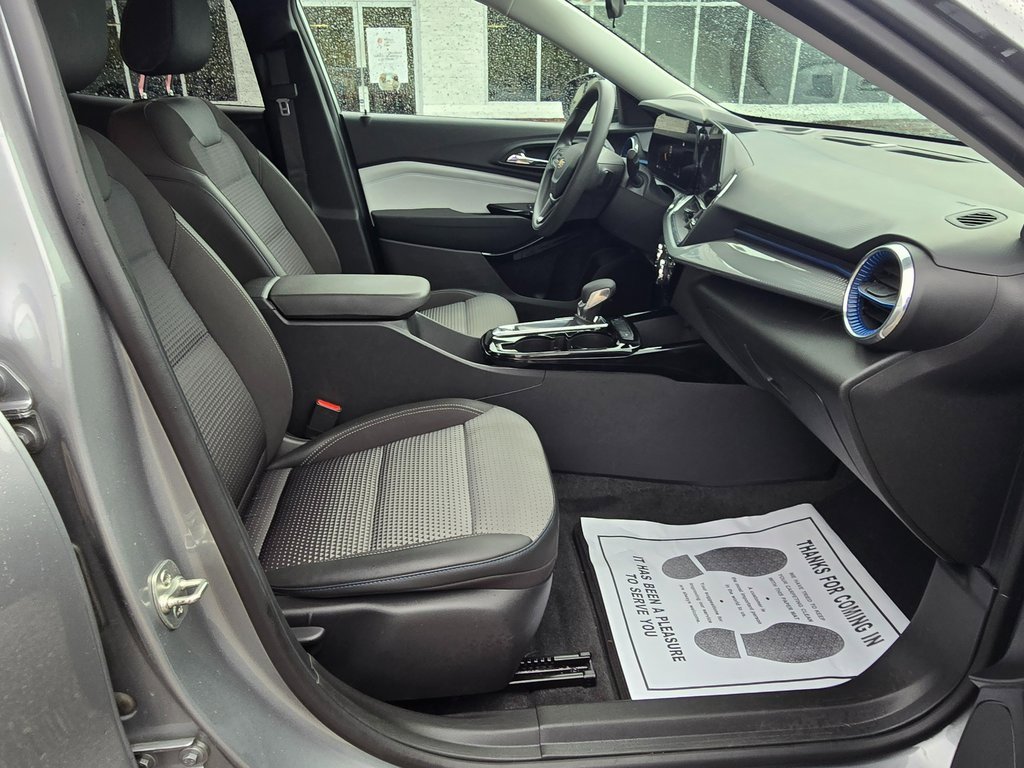 Used 2024 Chevrolet Trax LT image 17