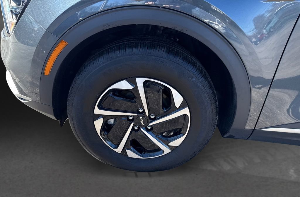 Certified 2025 Kia Sportage LX image 12