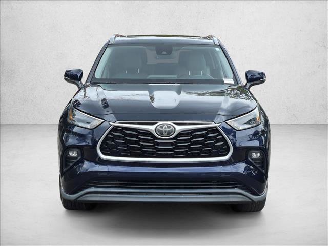 Used 2021 Toyota Highlander XLE FWD image 2