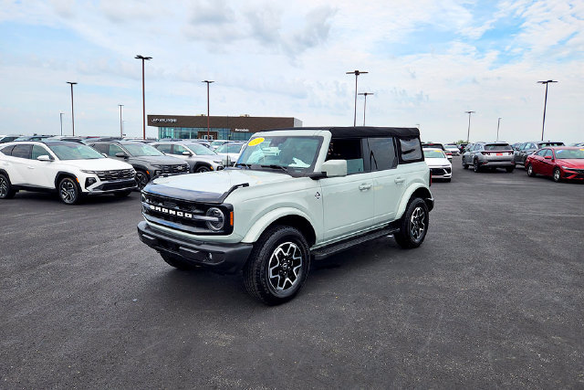 Used 2023 Ford Bronco Outer Banks AWD/4WD image 3