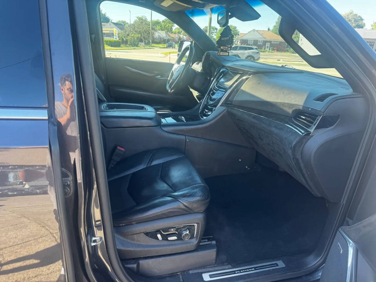 Used 2016 Cadillac Escalade ESV Platinum AWD/4WD image 14
