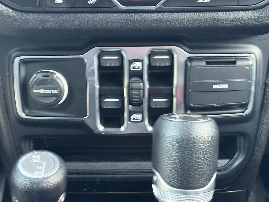 Used 2024 Jeep Wrangler Unlimited Sport AWD/4WD image 44