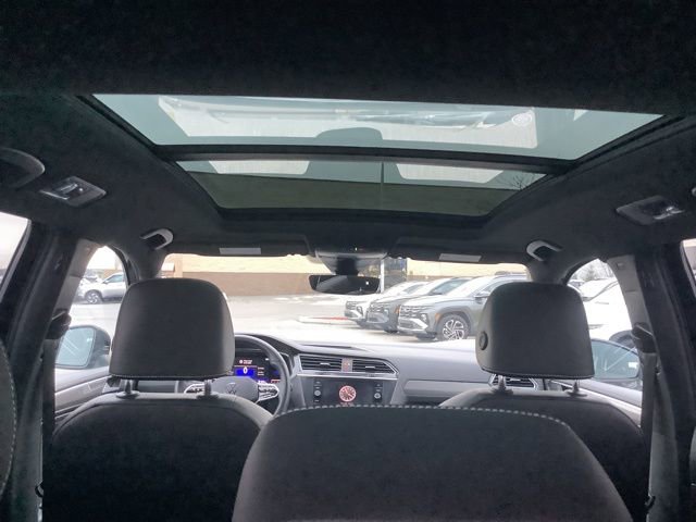 Used 2022 Volkswagen Tiguan SE R-Line image 11