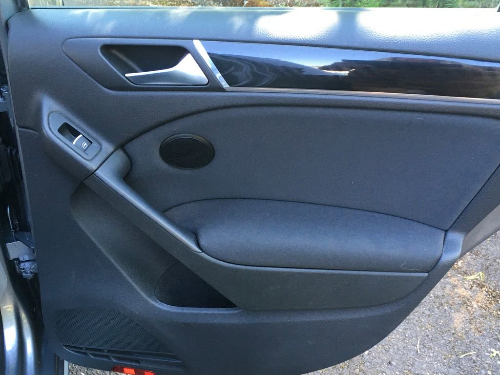 Used 2012 Volkswagen Golf 4-Door FWD image 28