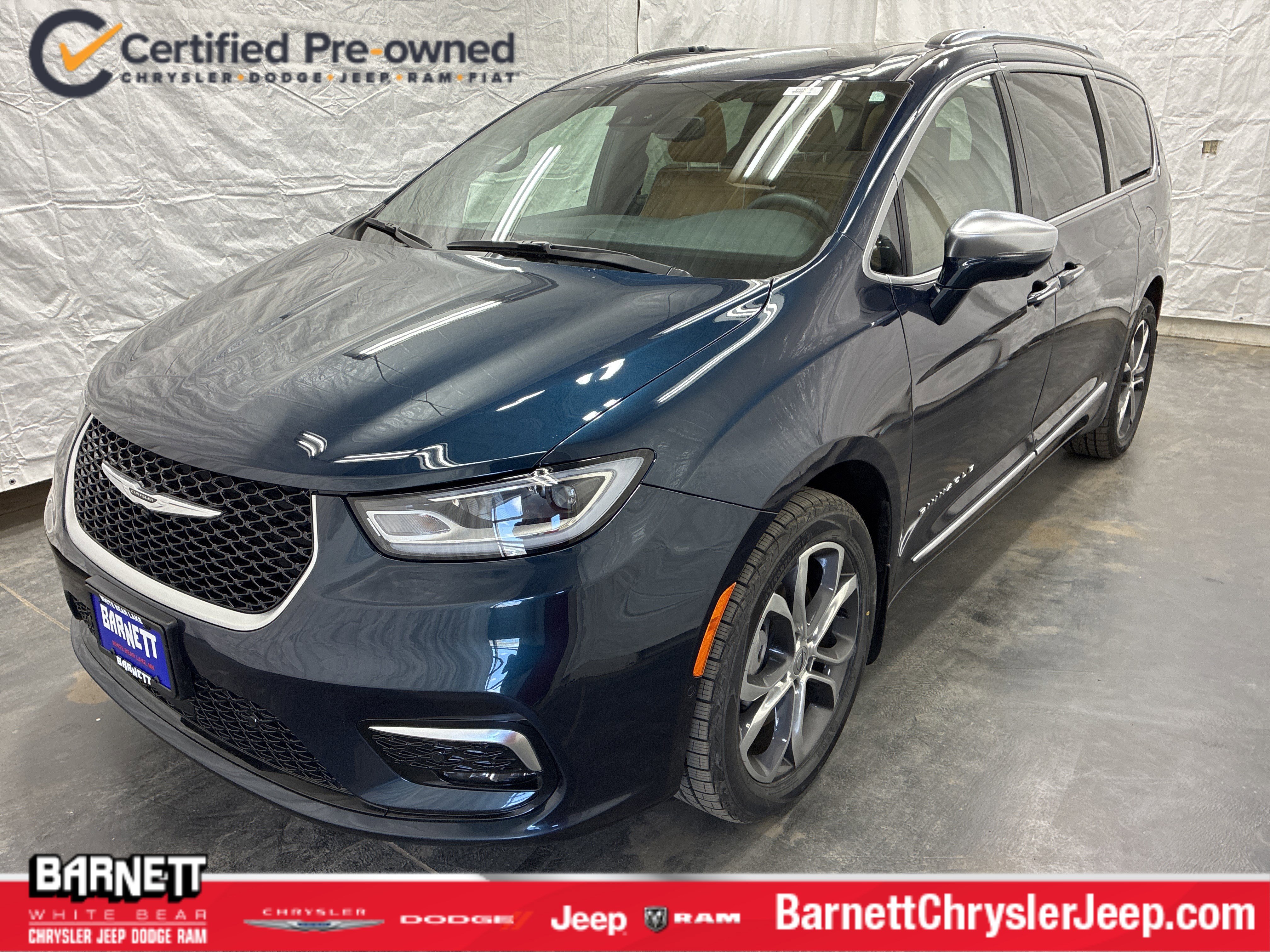 Certified 2022 Chrysler Pacifica Pinnacle AWD/4WD image 1