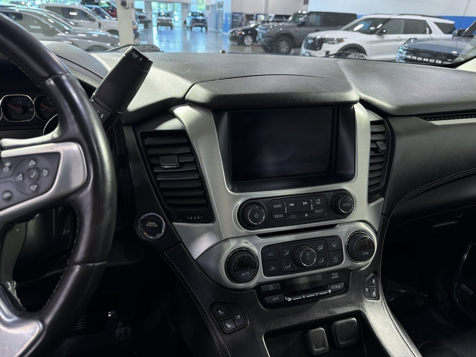 Used 2018 GMC Yukon XL SLT w/ Open Road Package AWD/4WD image 19