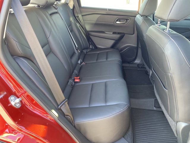 Used 2024 Nissan Rogue SL w/ SL Premium Package image 29