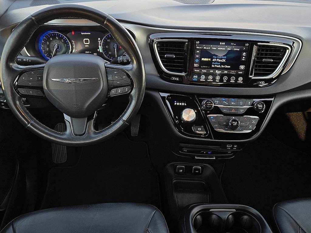 Used 2019 Chrysler Pacifica Touring-L Plus w/ Advanced Safetytec Group FWD image 11