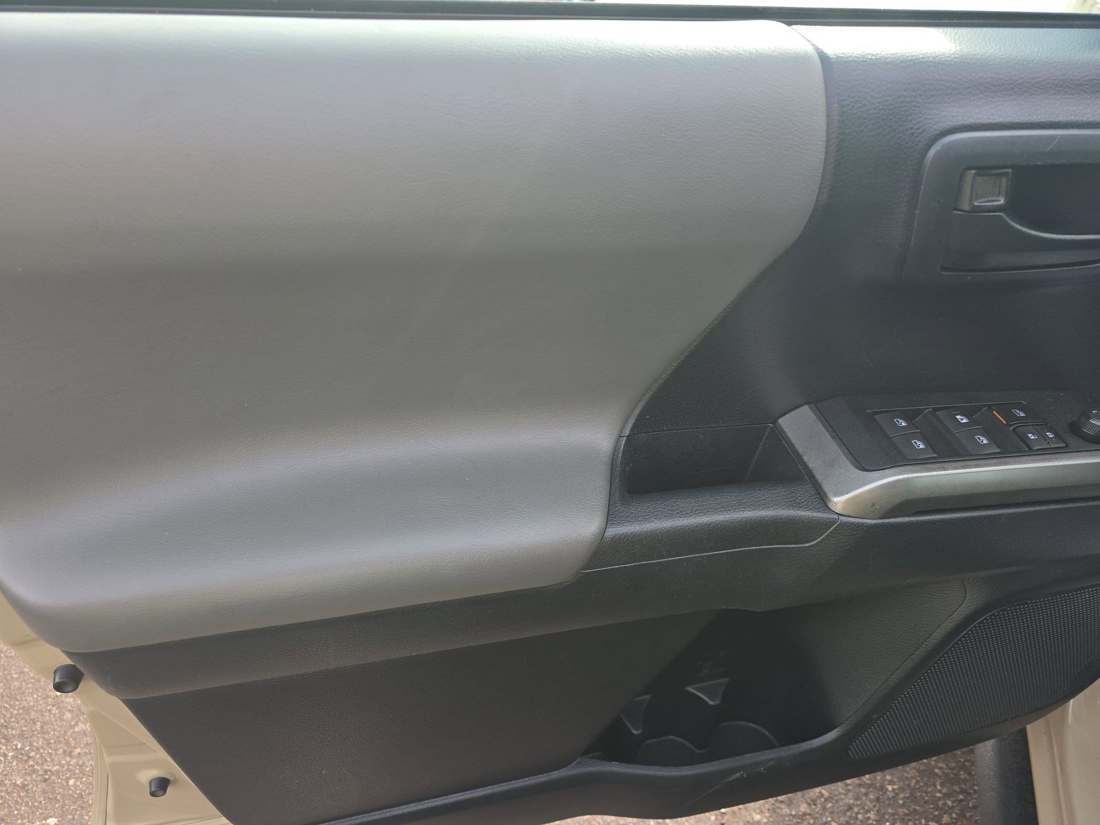 Certified 2019 Toyota Tacoma SR5 AWD/4WD image 9
