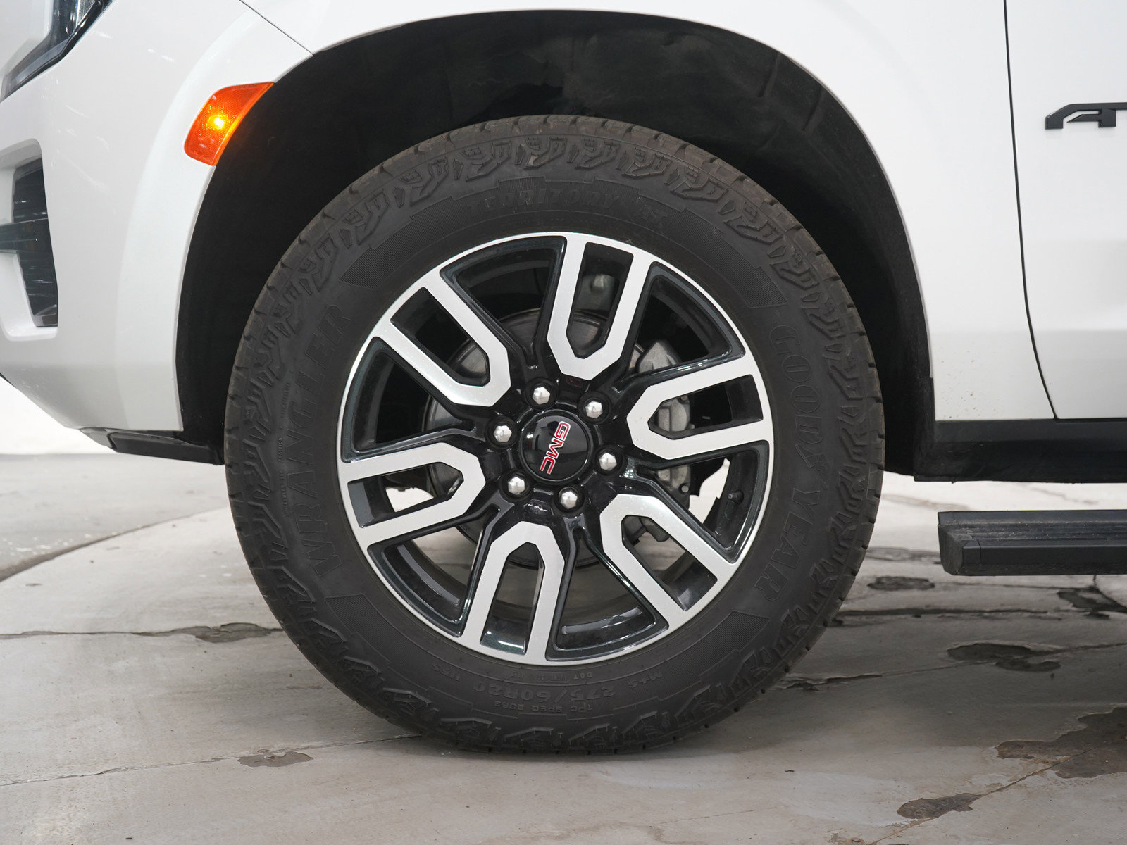 Used 2023 GMC Yukon XL AT4 w/ AT4 Premium Plus Package image 34