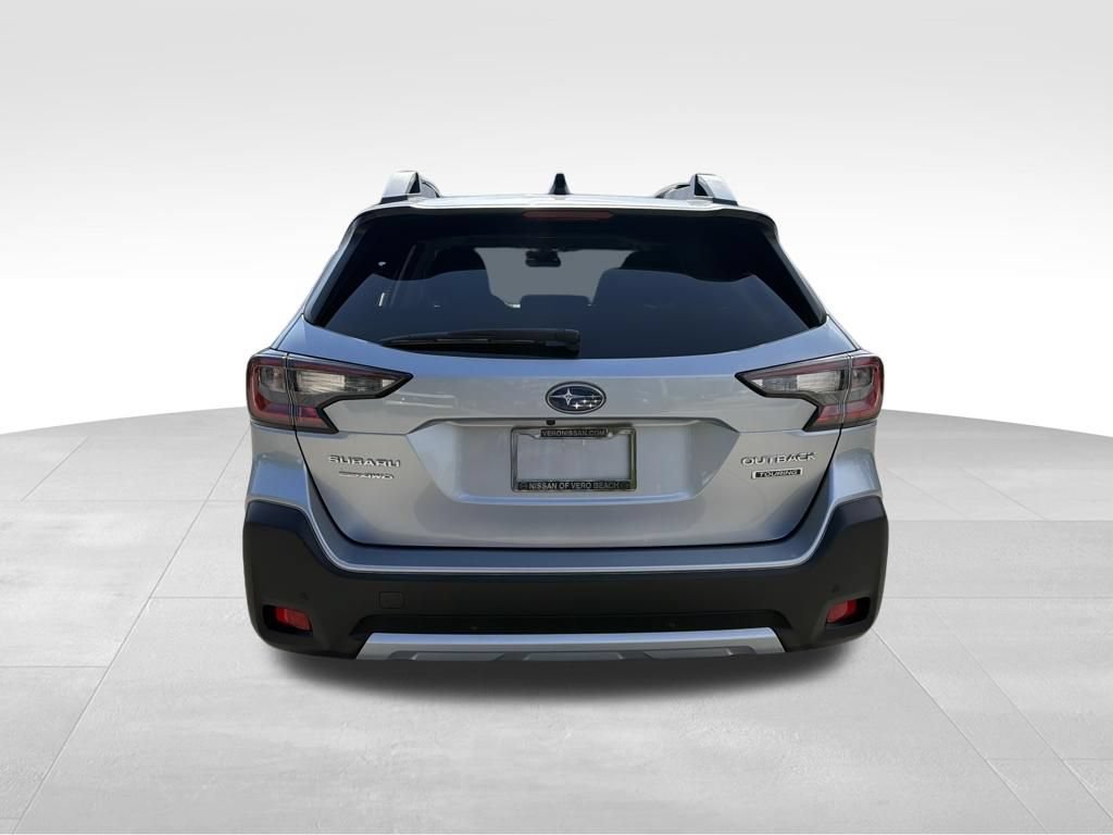 Used 2023 Subaru Outback Touring AWD/4WD image 6