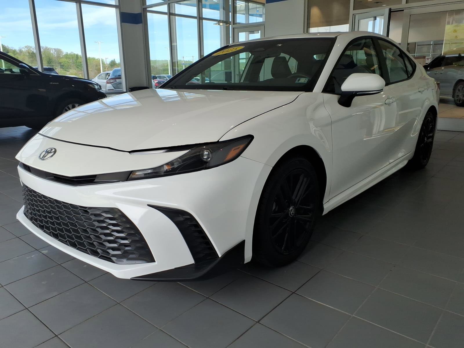 Used 2025 Toyota Camry SE w/ Convenience Package AWD/4WD image 8