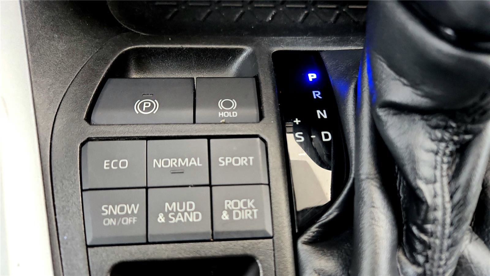 Certified 2021 Toyota RAV4 XLE w/ Convenience Package image 34