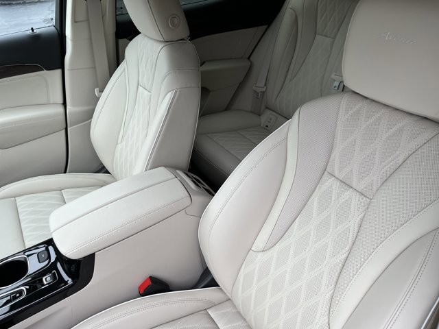 Used 2023 Buick Envision Avenir image 12