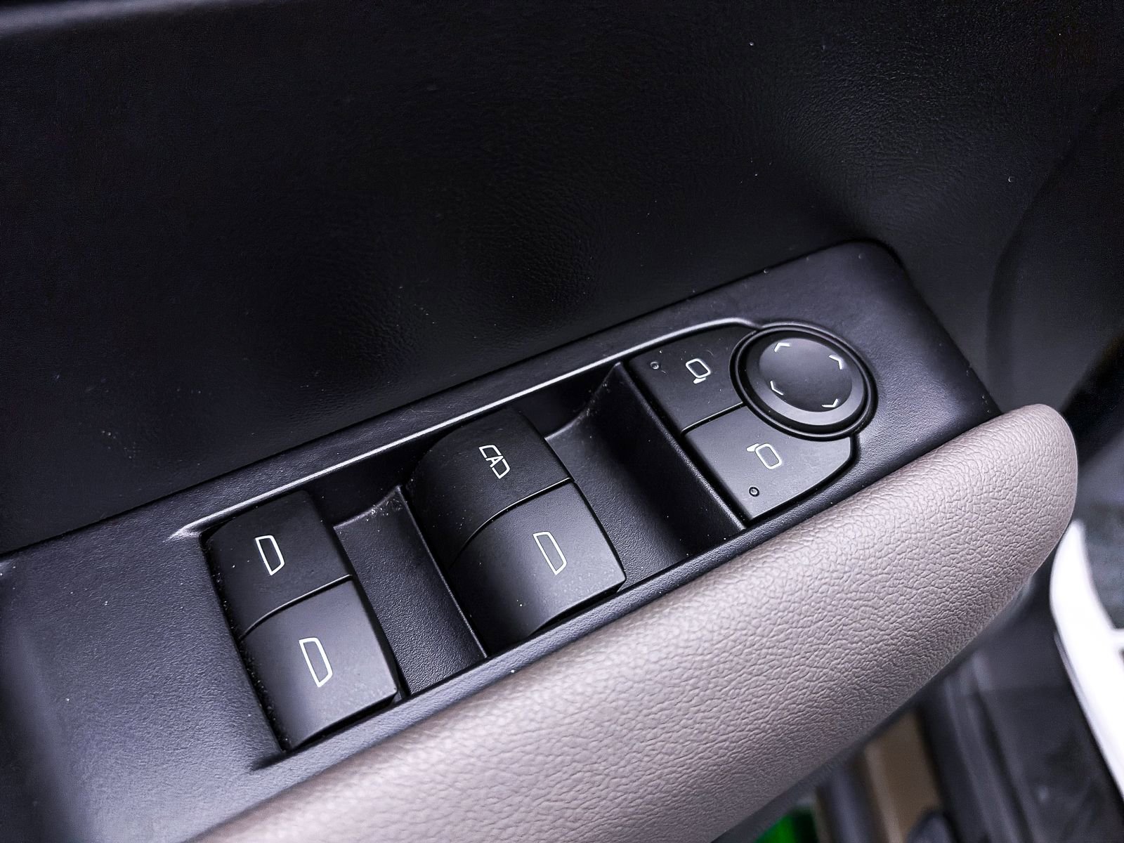 Used 2023 Chevrolet Colorado ZR2 w/ ZR2 Convenience Package III image 18