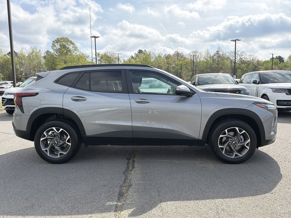 Used 2025 Chevrolet Trax LT image 6