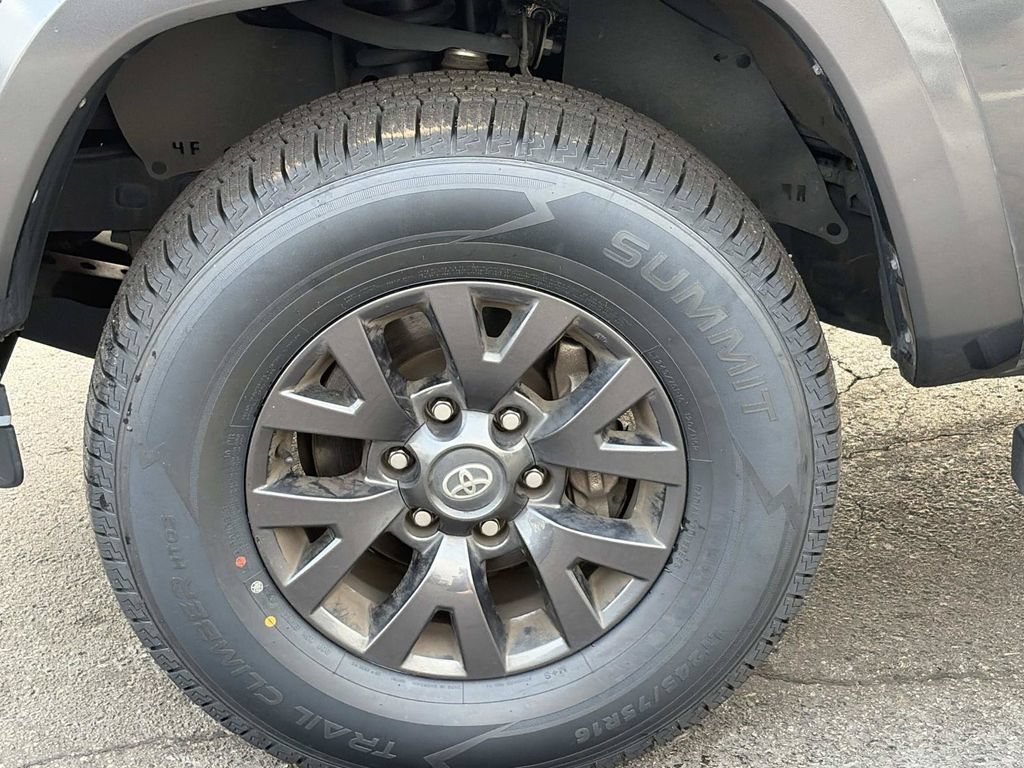Used 2022 Toyota Tacoma SR5 w/ Technology Package RWD image 12